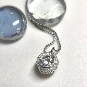 💞💞💞Authentic Swarovski Flirt Necklace Clear Crystal Paved Ball Pendent 💗💖